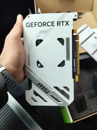 Tarjeta Gráfica MSI RTX 4060 Blanca