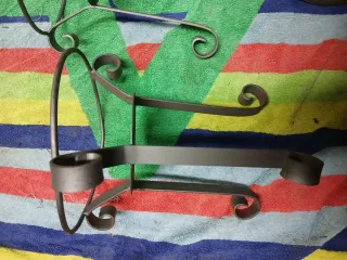 Porta vasi in metallo