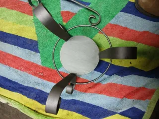 Porta vasi in metallo