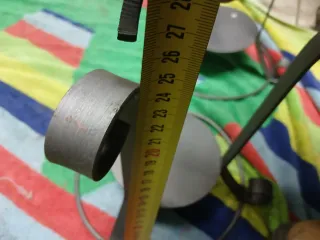 Porta vasi in metallo