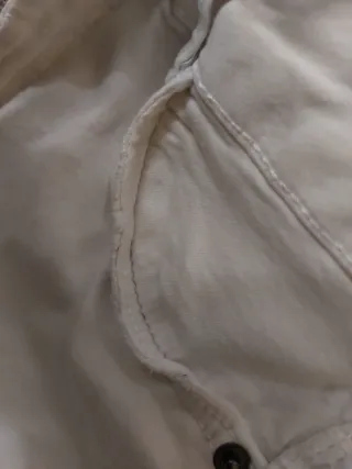 Pantalón vaquero pitillo blanco desgastado