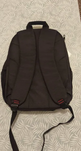 Mochila Samsonite Negra con detalles rojos