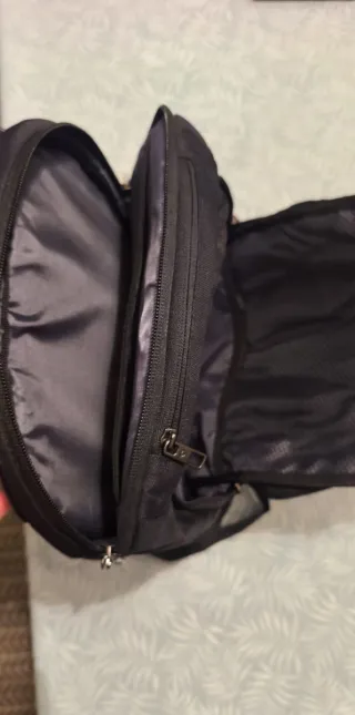 Mochila Samsonite Negra con detalles rojos