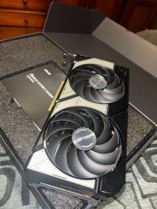 Tarjeta Gráfica ASUS Dual RTX 5070 OC 12GB