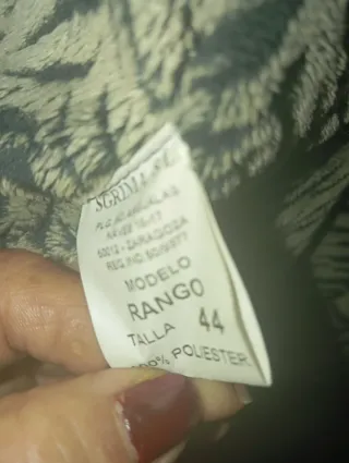 Abrigo mujer negro con estampado