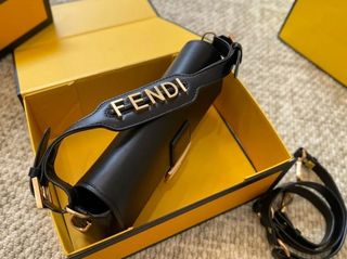 Bolso de hombro FENDI Baguette negro