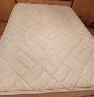 SOMIER+PATAS (REGALO COLCHÓN) 135x200 cm.