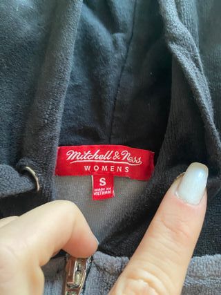 Mitchel & Ness S Hardwood Classics NBA in pile