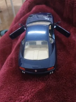 Coche de juguete Ferrari azul