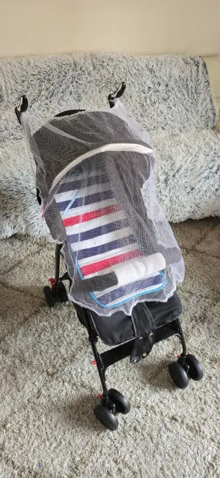 Carrito de bebé con mosquitera