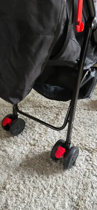 Carrito de bebé con mosquitera