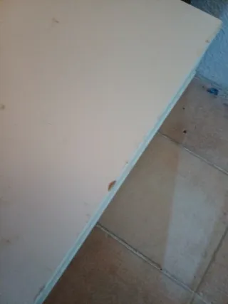 Mesa de centro blanca y madera