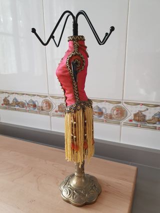 Soporte Joyas Maniquí Rojo y Dorado