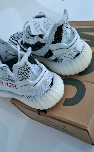 Adidas Yeezy Boost 350 V2 Zebra