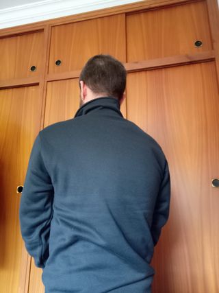 Sudadera cuello alto cremallera negra