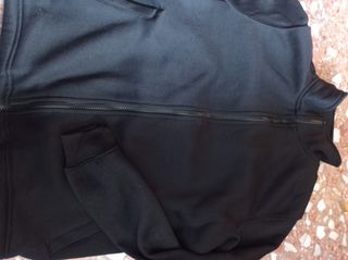 Sudadera cuello alto cremallera negra