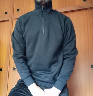 Sudadera cuello alto cremallera negra