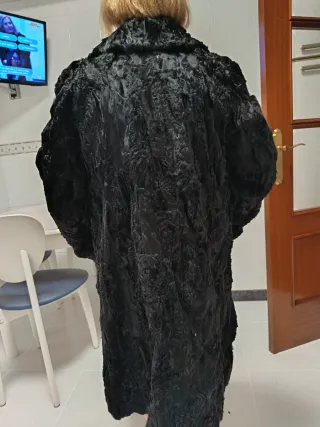 Abrigo de astracán negro