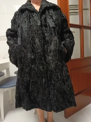 Abrigo de astracán negro