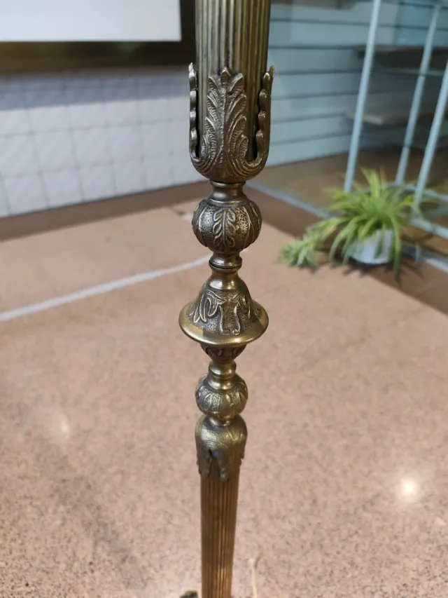 Lámpara de latón estilo clásico