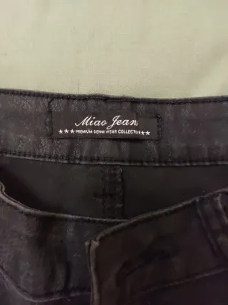 Pantalón recto negro