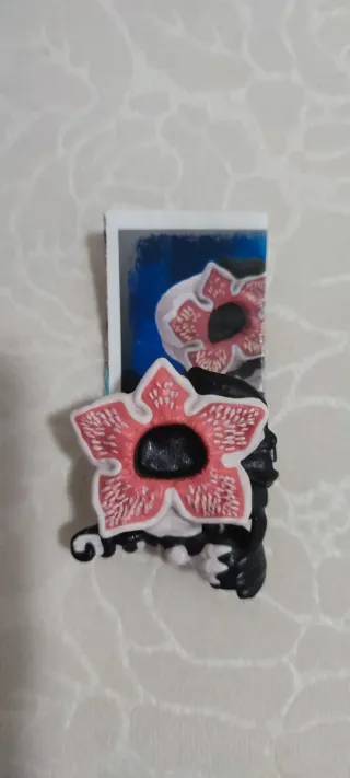 Confezione di figurine di Stranger Things Kinder