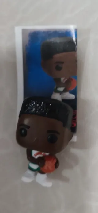 Confezione di figurine di Stranger Things Kinder