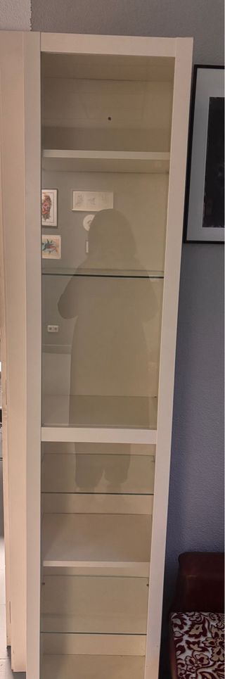 Vitrina de cristal y madera