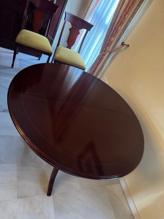 Mesa de salón de madera marrón