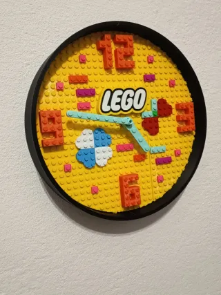 Orologio da parete stile LEGO