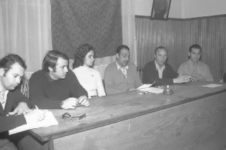 Camisa azul y blanca