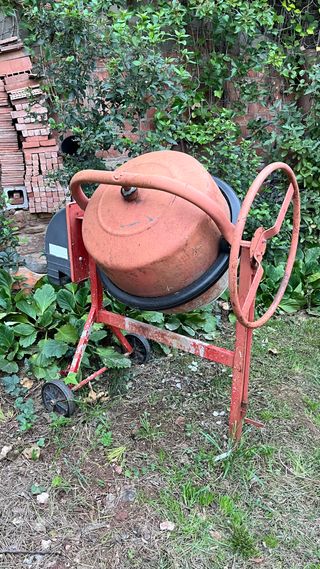 Hormigonera Naranja con Ruedas