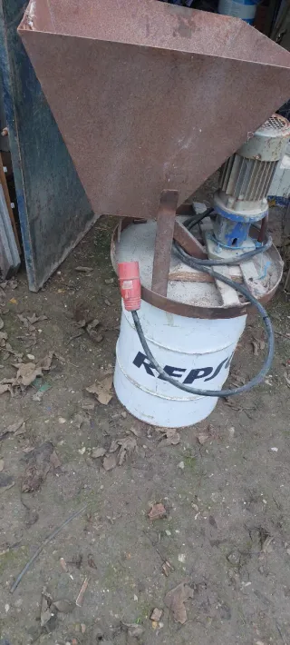 Molino de grano trifasico