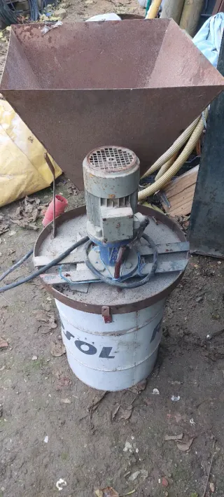 Molino de grano trifasico