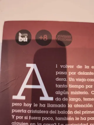 Candela y el misterio de la puerta entreabierta...