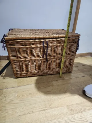 Baúl de mimbre con tapa