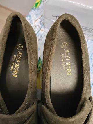 Sapatos verdes com franjas