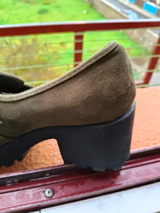 Sapatos verdes com franjas