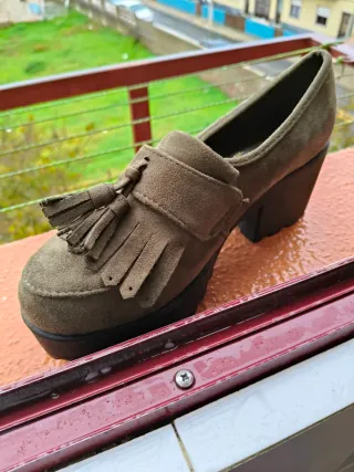 Sapatos verdes com franjas