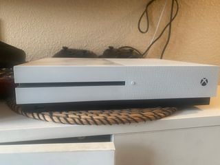 Xbox One S Blanca + 2 Mandos