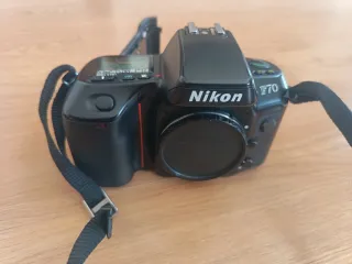 Cámara Nikon F70 Negra