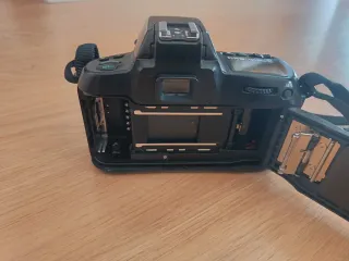 Cámara Nikon F70 Negra