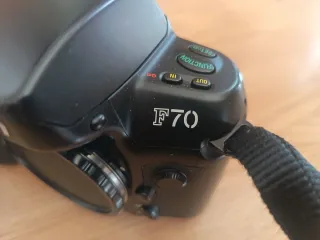 Cámara Nikon F70 Negra