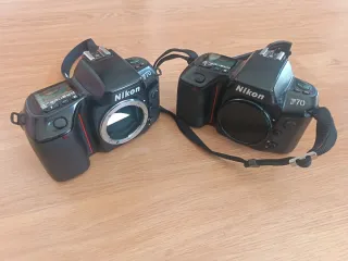 Cámara Nikon F70 Negra