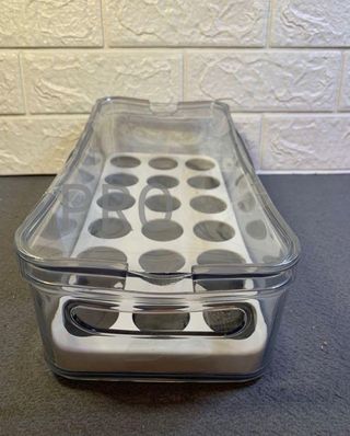 Huevera de plastico iDesign per 18 uova