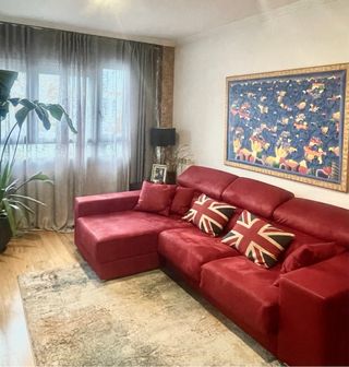 Divano modulare rosso in tessuto e pelle scamosciata