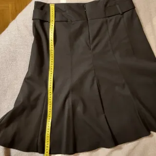 Falda negra con botones. Talla 42