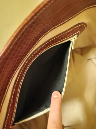 Bolso de piel marrón efecto cocodrilo