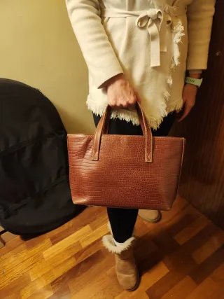 Bolso de piel marrón efecto cocodrilo
