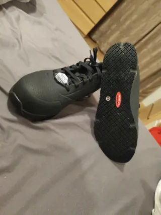 Zapatosde Seguridad Talla 46 completamente nuevos